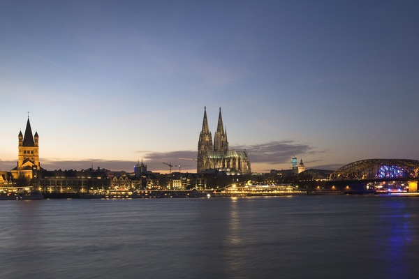 DECGN - Cologne - Panorama in the Evening - Credits GNTB KölnTourismus GmbH.jpg